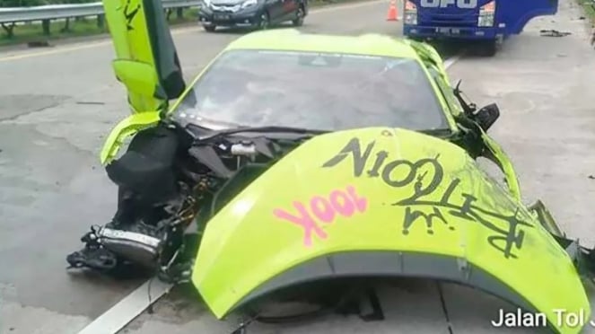 Accidente de Lamborghini en Jambang-Mojokertto Toll