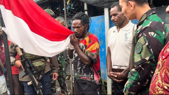 Eks anggota kelompok separatis Organisasi Papua Merdeka (OPM), Minanggeng Murib memutuskan sumpah setia pada NKRI (sumber foto: istimewa)