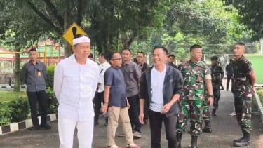 Gubernur Jawa Barat Dedi Mulyadi meninjau pembinaan siswa nakal di Purwakarta