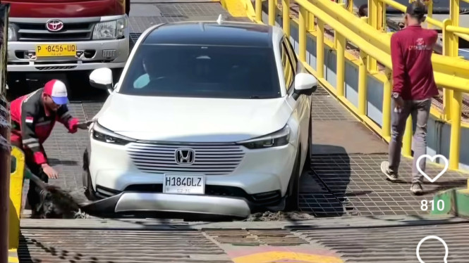 Momen Honda HR-V Rusak Setelah Menempuh Tanjakan Kapal di Pelabuhan Gilimanuk