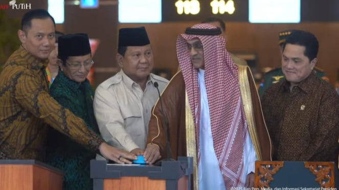 Pressdien PRABO inauguró la terminal especial Hajj y Umrah junto con el gabinete rojo y blanco en la Terminal 2F, Aeropuerto Internacional de Sockerno Hatta