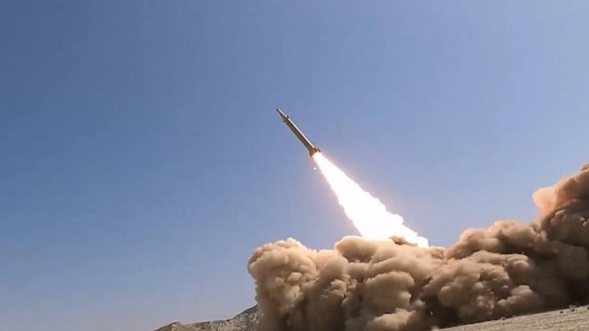 Menghadapi Ancaman Amerika, Iran Meluncurkan Rudal Canggih Qasim Basir