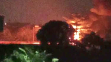 Truk TNI membawa amunisi terbakar (Istimewa)