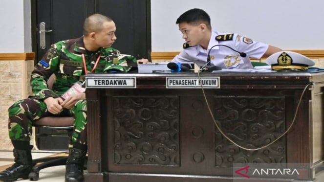 Tni tni bni seguro un asesino de jumran al sur de Kalalhintan (izquierda)
