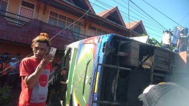 Bus ALS yang terbalik di Padang Panjang