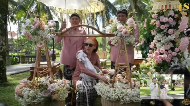 La madre de Luna Mayair, Luna Maya, vende Dawet en Airkaman Walk