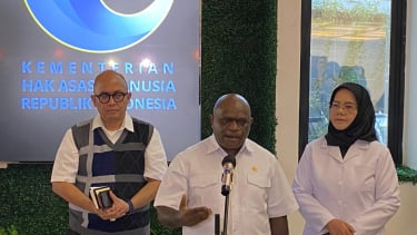 El ministro de Derecho Indonesio, Natsalik Kutba, en su oficina, Kunyunan, South Yakarta