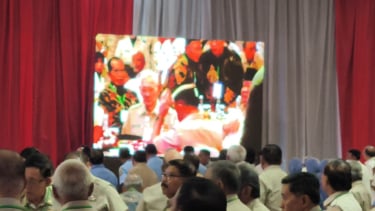 Momen Presiden Prabowo Subianto Duduk Semeja dengan Try Sutrisno di Acara Halalbihalal Purnawirawan TNI