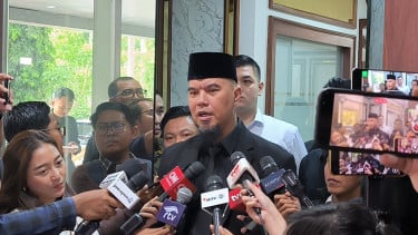 Anggota Komisi X DPR RI Ahmad Dhani usai menjalani sidang etik di Mahkamah Kehormatan Dewan (MKD) DPR RI