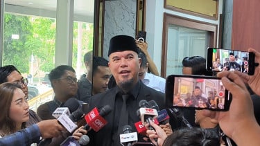 Anggota Komisi X DPR RI, Ahmad Dhani di Kompleks Parlemen, Senayan, Jakarta Pusat