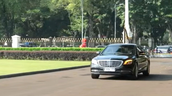Bill Gates modela el vehículo anti -bullet cuando visite Indonesia