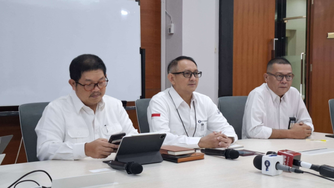 Kepala Departemen Pengelolaan Moneter & Aset Sekuritas (DPMA) BI, Erwin Gunawan Hutapea (kiri) saat Taklimat Media BI; 'Asesmen Perekonomian Terkini dan Efektivitas Kebijakan Moneter Pro-market untuk Stabilisasi Nilai Tukar Rupiah'.