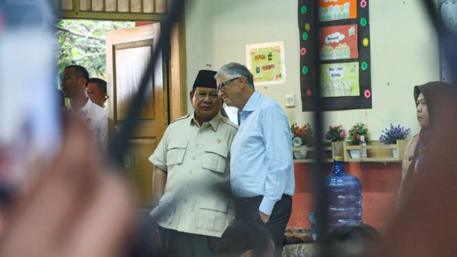 681b643ed7545-presiden-prabowo-dan-bill-gates-tinjau-mbg_665_374 681b643ed7545-presiden-prabowo-dan-bill-gates-tinjau-mbg_665_374