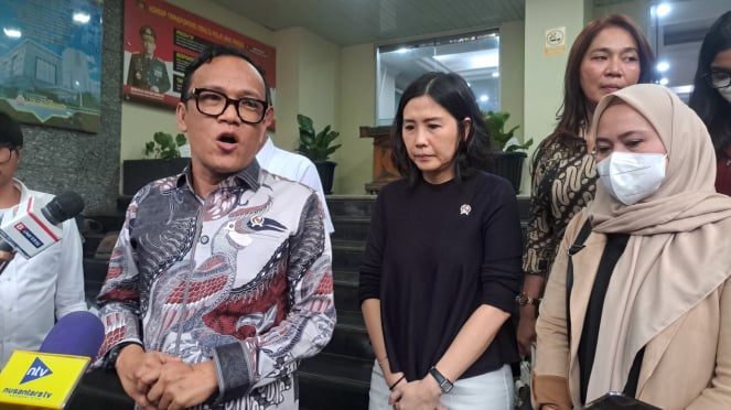 Vemenaeri Ministro (Vamenue Ebenzer y los derechos de las mujeres Veronica Tan Veronica Tan Veronica Tan visitó la Policía Casseric de Meronicus Tan 