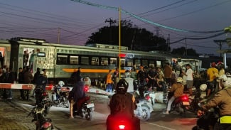 Kecelakaan KA Harina Vs Truk, Jalan Kaligawe Semarang Tertutup Gerbong