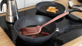 Wajan Cepat Gosong dan Berkerak? Ini 7 Kebiasaan Masak yang Wajib Dihindari