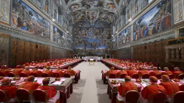 Cónclave Cardinal asistió al día para elegir el sucesor del Papa Francisco