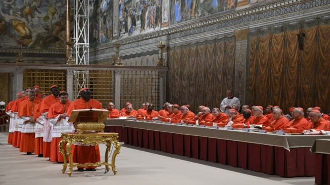 La moneda cardinal jura el primer día de completar Francis