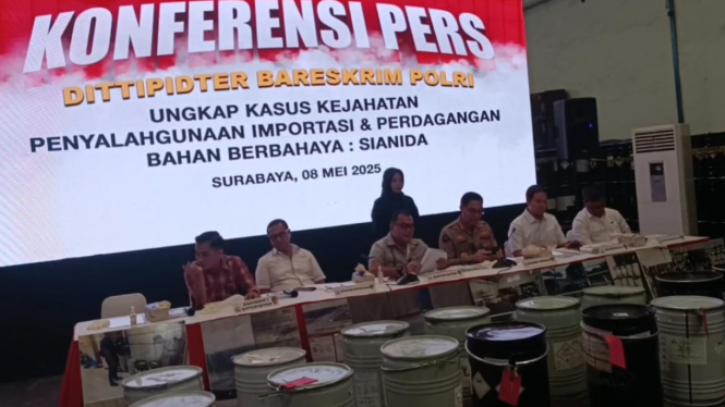 Ribuan Drum Sianida yang Diimpor dari China Disita di Surabaya, Digunakan untuk Penambangan Emas Ilegal
