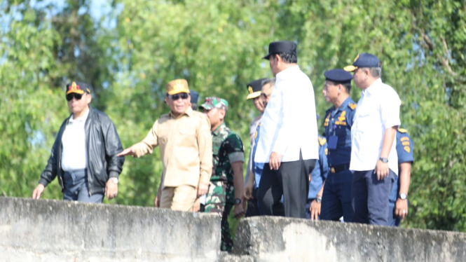 Gubernur Kalteng Agustiar Sabran meninjau Pelabuhan Batanjung