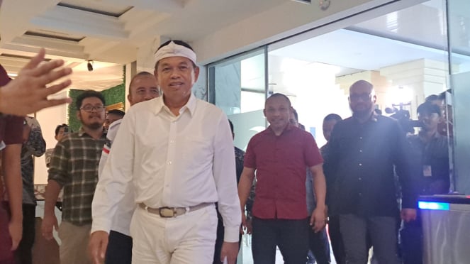 Gobernador de Java Occidental Deedi Mulidi en el Ministerio de Derechos Humanos 