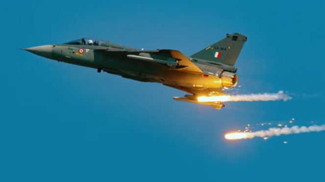 Militar vía: un avión de combate militar indio ha disparado ciertos cohetes