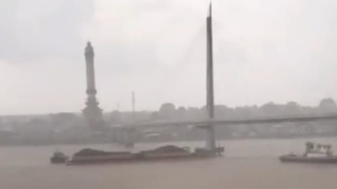 Jembatan Gentala Arasy Ditabrak Tongkang Batubara 