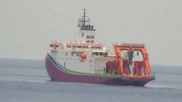 Kapal Penjaga Pantai Filipina Usir Kapal Riset China Ilegal.