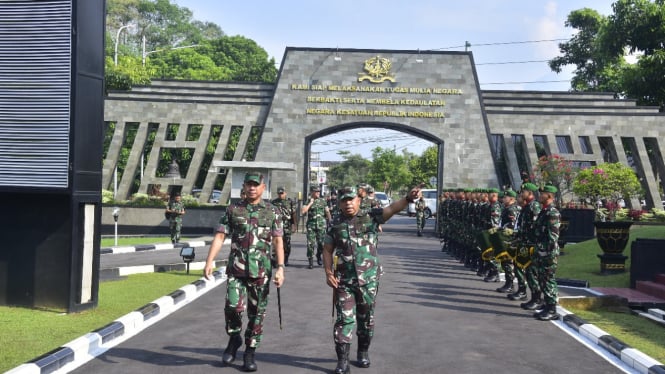 VIVA Militer: Panglima TNI Jenderal TNI Agus Subiyanto tinjau Akmil, Magelang