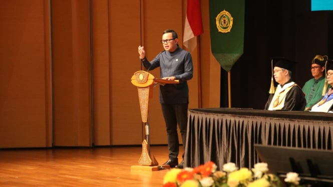 Di Wisuda Unpar, Wamendagri Bima Arya Kenang Prinsip “Buku, Pesta, dan Cinta” Semasa Kuliah