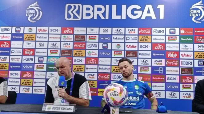 Entrenador persa, Boyan Khodak y Marc Klock (Foto: Dere Idrus) 
