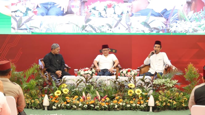 Rocky Gerung dan Ustaz Abdul Somad ikuti kajian subuh ilmiah di Mapolda Riau