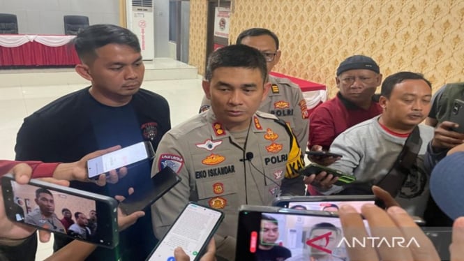 Kapolres Cirebon Kota AKBP Eko Iskandar (tengah) 