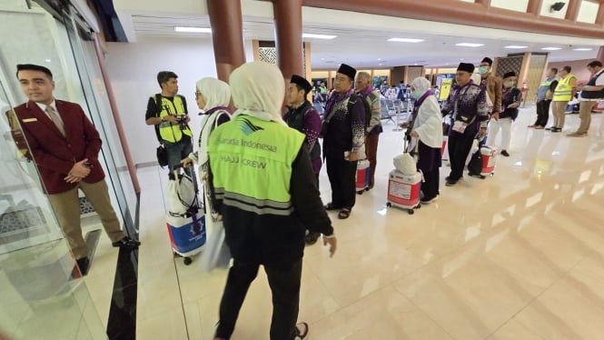Keberangkatan jamaah calon haji melalui layanan Terminal 2F Bandara soetta, Tangerang