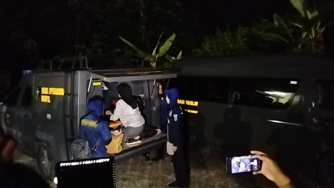 9 Korban Ledakan Maut Amunisi Kedaluwarsa di Garut Berhasil Diidentifikasi, 4 Prajurit TNI

Sembilan Korban Tewas dalam Ledakan Mematikan Amunisi Kedaluwarsa di Garut Berhasil Diidentifikasi, 4 Prajurit TNI