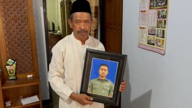 Rusman, ayah dari Kopda Eri Dwi Priambodo korban tewas ledakan amunisi Garut