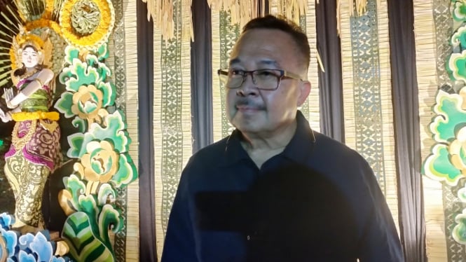 6823fca2bf970-jamu-mulai-digemari-anak-muda-ini-kata-praktisi-bisnis-indonesia-rhenald-kasali-untuk-pelaku-industri-kesehatan-tradisional-di-bali_665_374 6823fca2bf970-jamu-mulai-digemari-anak-muda-ini-kata-praktisi-bisnis-indonesia-rhenald-kasali-untuk-pelaku-industri-kesehatan-tradisional-di-bali_665_374