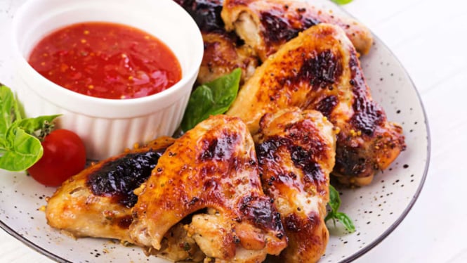 682425061d147-ilustrasi-ayam-bakar_665_374