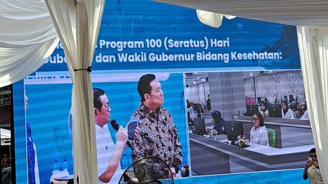 Momen Gubernur Jakarta Pramono Anung coba hubungi layanan JakCare 