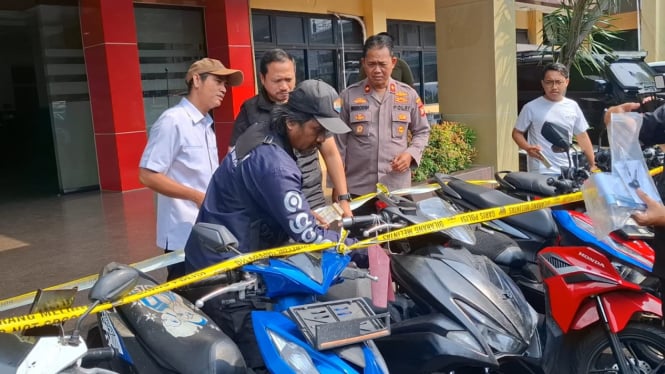 Sejumlah motor yang dijual tanpa surat sah M alias Sambo dan rekannya. (Doc. Istimewa)