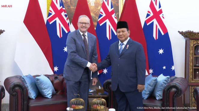El presidente indonesio, Praboyo Subanto y el primer ministro australiano (Primer Ministro), Antony Albaniz en el Palacio Merdeka del Centro de Yakarta (Fuente: Scicetety YouTube de la Secretaría del Presidente)