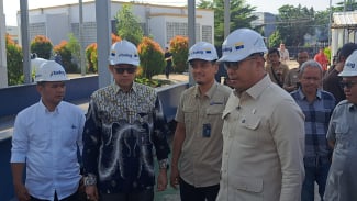 Tinjau SPP Bulog Karawang, Wamentan Ungkap Stok Beras Pecah Rekor Tertinggi Sejak 1984