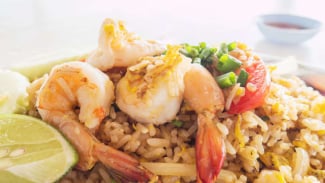 Masak Nasi Goreng Seafood ala Restoran di Rumah Ternyata Semudah Ini