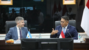 Wakil Menteri Pertanian Argentina, Agustin Tejeda Rodriguez dan Wakil Menteri Pertanian Indonesia Sudaryono (dok: Kementan)