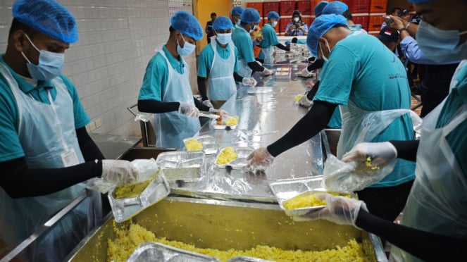 Workers who pack food at Raghaeb Catering Kitchen, Makkah, Saudi Arabia