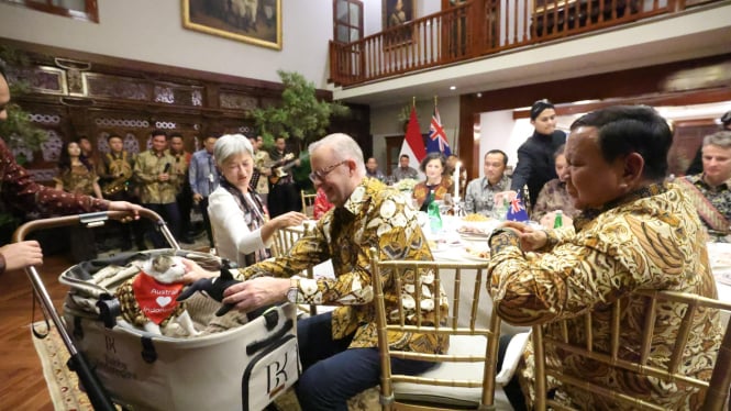PM Albanese Makan Malam Bareng Prabowo, Beri Hadiah untuk Bobby Kertanegara

Perdana Menteri Albanese Makan Malam Bersama Prabowo, Berikan Hadiah untuk Bobby Kertanegara