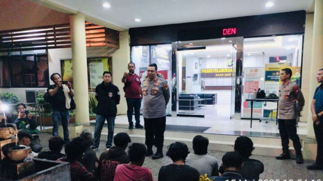 La policía del puerto de Tanzong Priok ha arrestado a docenas de matones