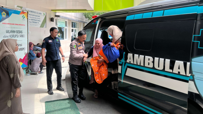 Polres Gresik membantu pengobatan bayi