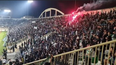 Suporter PSS Sleman di Stadion Maguwoharjo Sleman