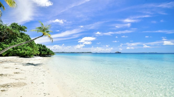 Anyer Penuh Saat Weekend, Deretan Tempat Ini Bisa Jadi Alternatifnya